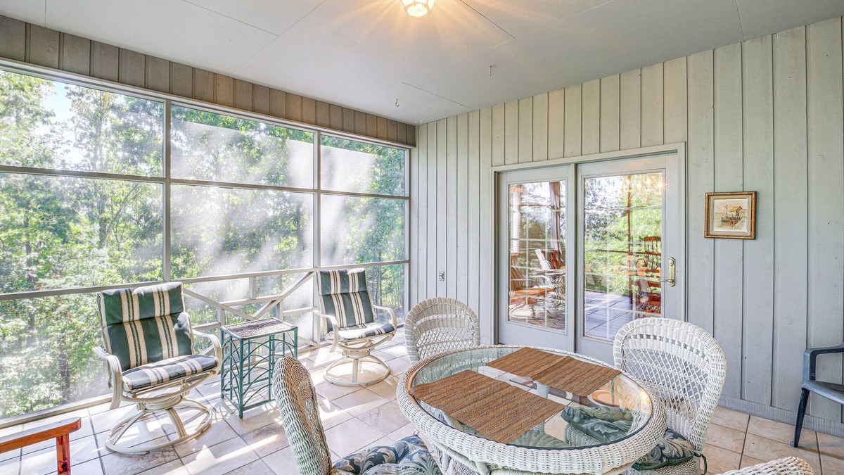 Bristol House | Spacious Home w/Hiking Trail Access in Bristol!