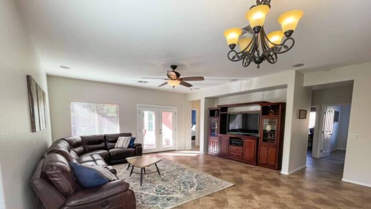 Crossriver House | Spacious home w/huge backyard. Pet friendly!