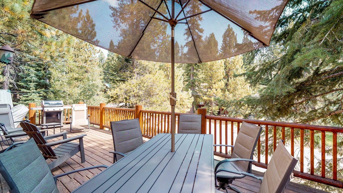Truckee House | Spacious home with access to golf, tennis, hot tub, & pool