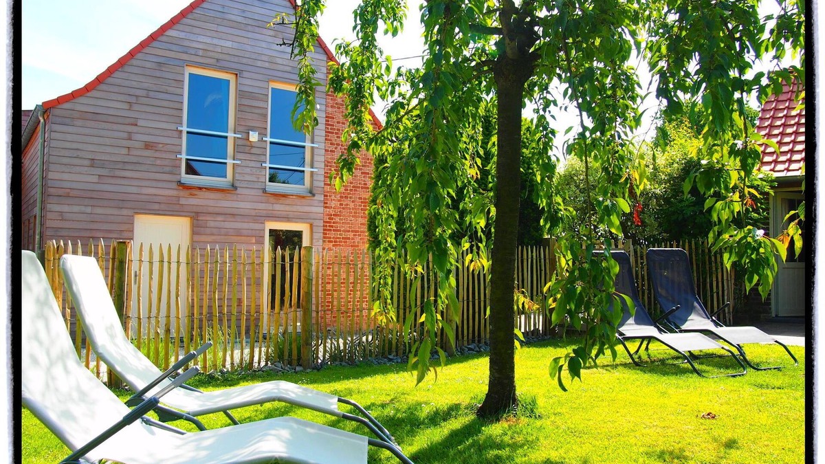 Ellezelles House | Spacious Home with Games