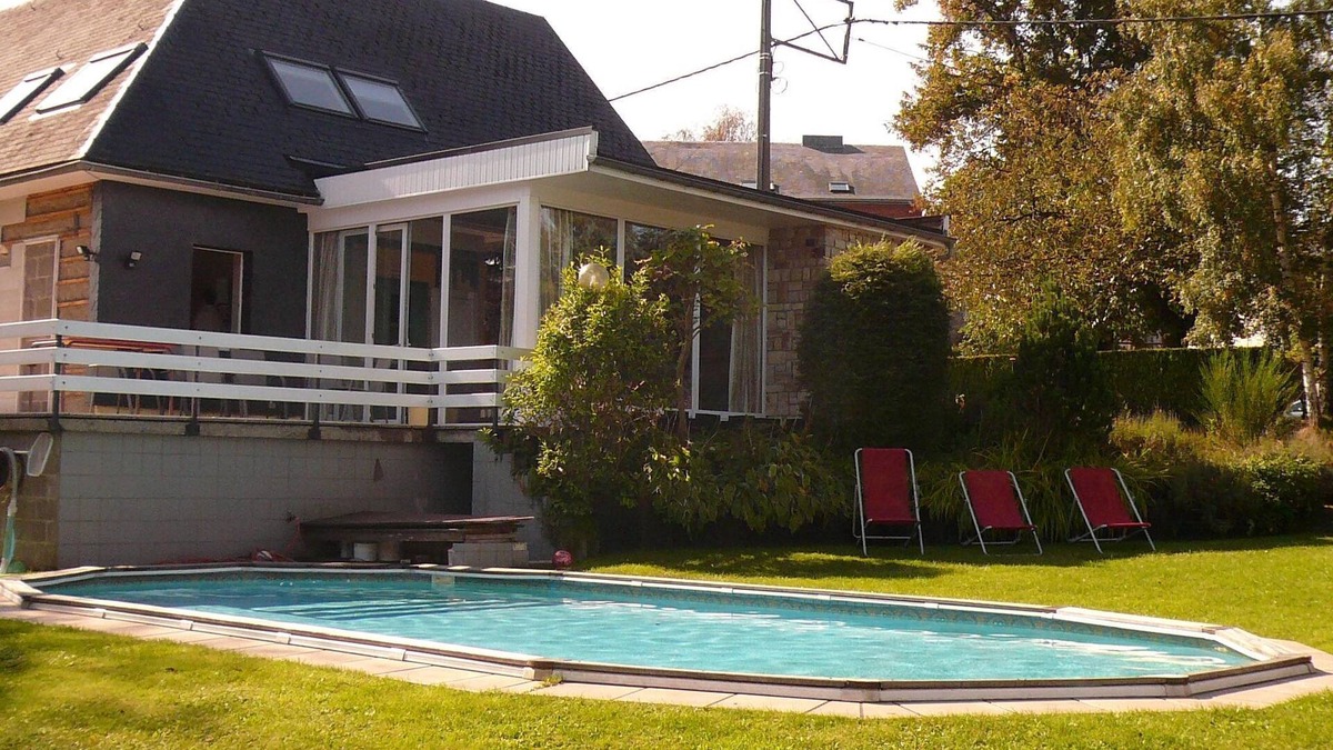 Walk House | Spacious Home with Garden