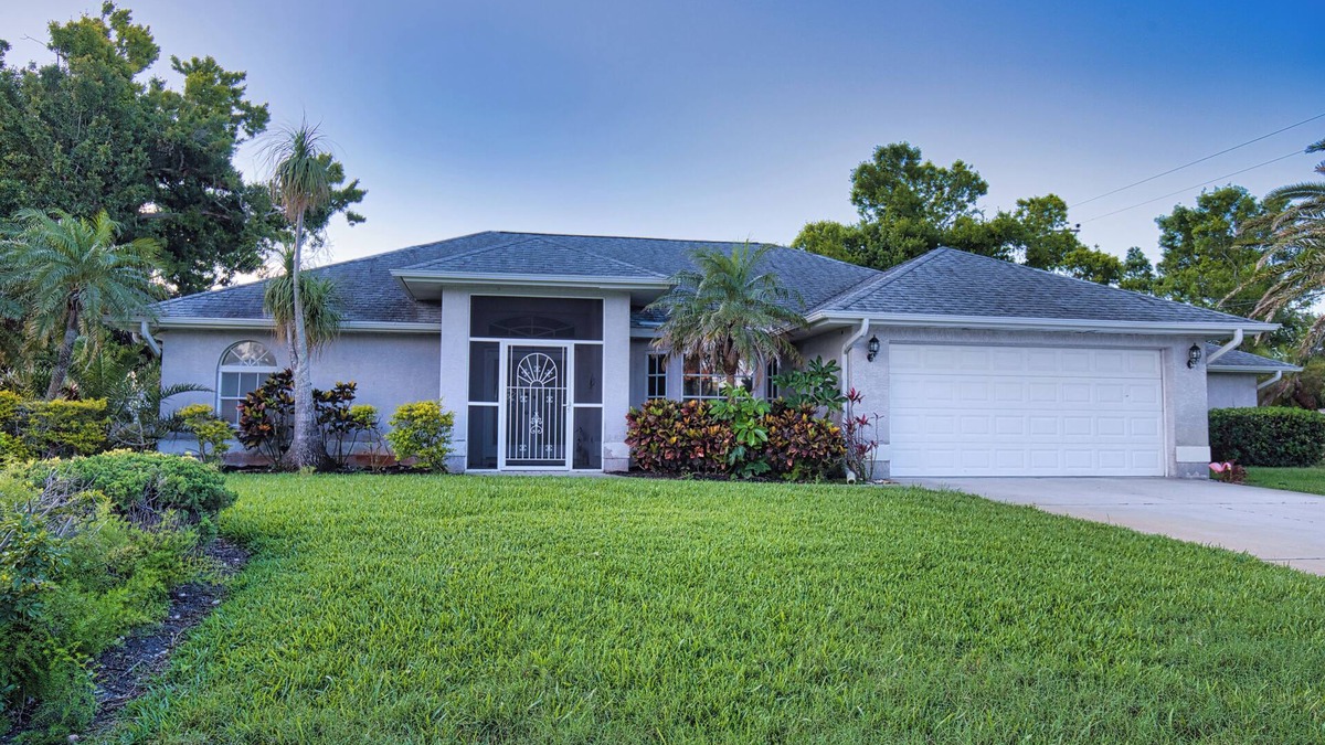 South Venice House | Spacious home with heated pool in South Venice. 8 min to the beach!