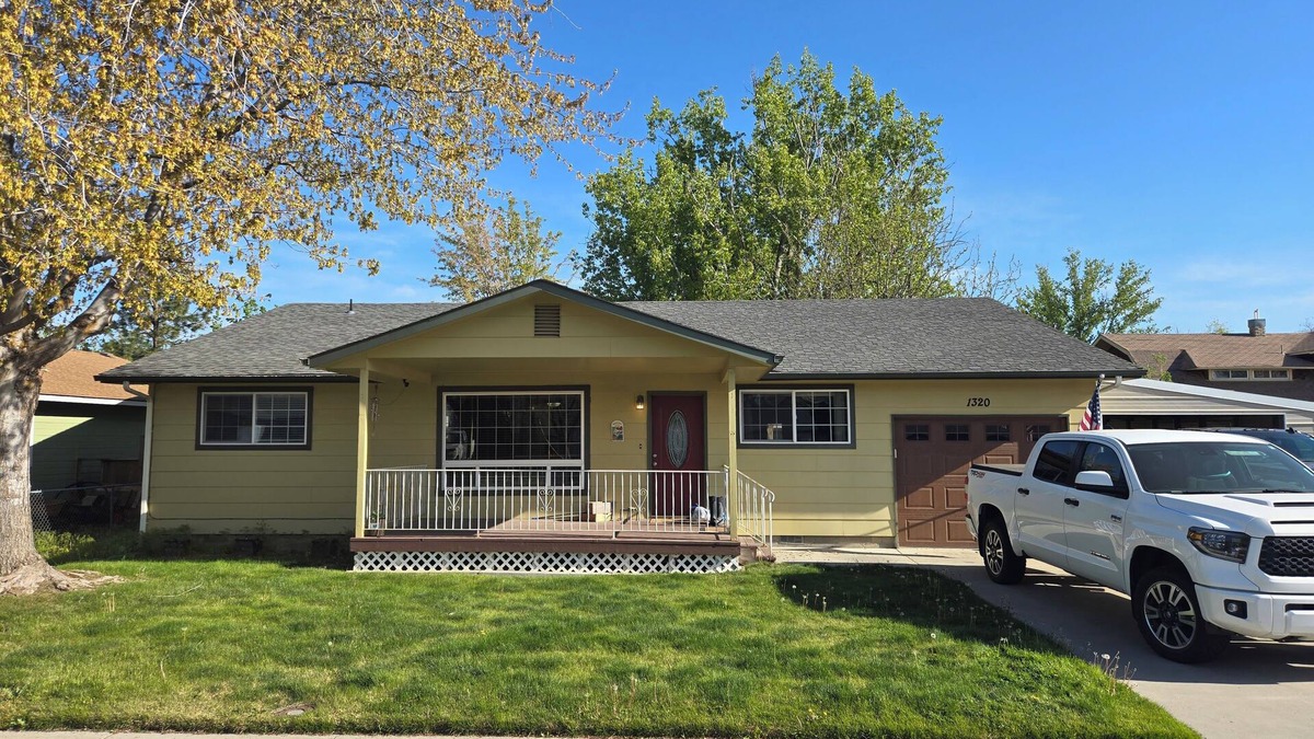 Emmett House | spacious home with huge kitchen in the heart of Emmett kid friendly