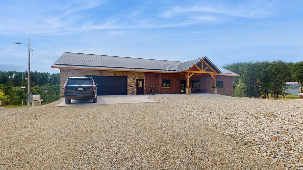 Deadwood House | Spacious home with private hot tub, secluded, free WiFi