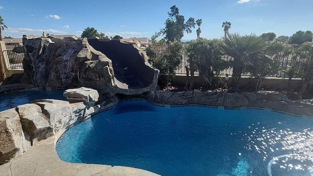 Fort Mohave House | Spacious Home with incredible Pool/slide and jaquzzi.Great River & Casino Fun.n