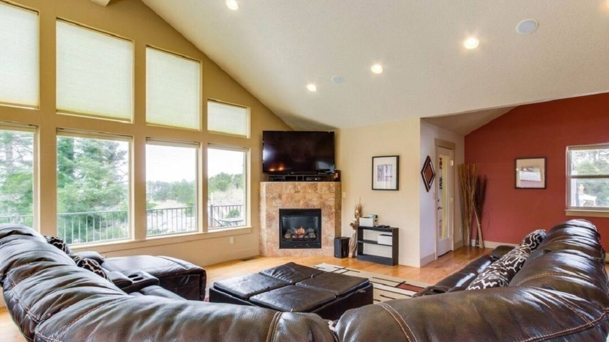 Lincoln City House | Spacious home with multiple decks and hot tub - close to town and beach!