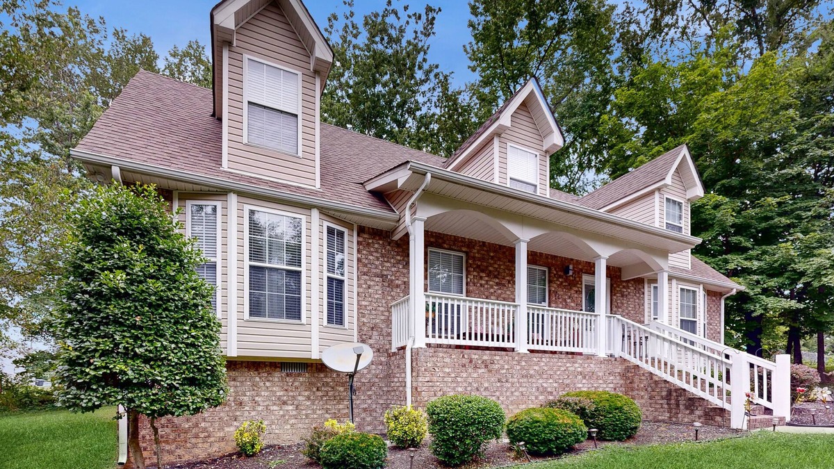 Springfield House | Spacious home with fully equipped kitchen - near Nashville