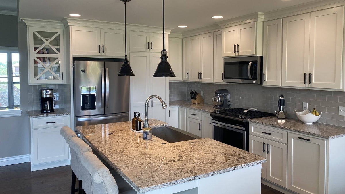 Thornbrook House | Spacious home with wet bar, air hockey & walkout basement to huge yard