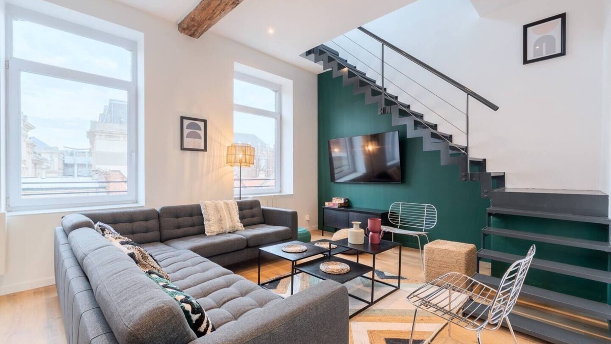 Roubaix House | Spacious house 11 bedrooms 8 bathrooms 22 people.