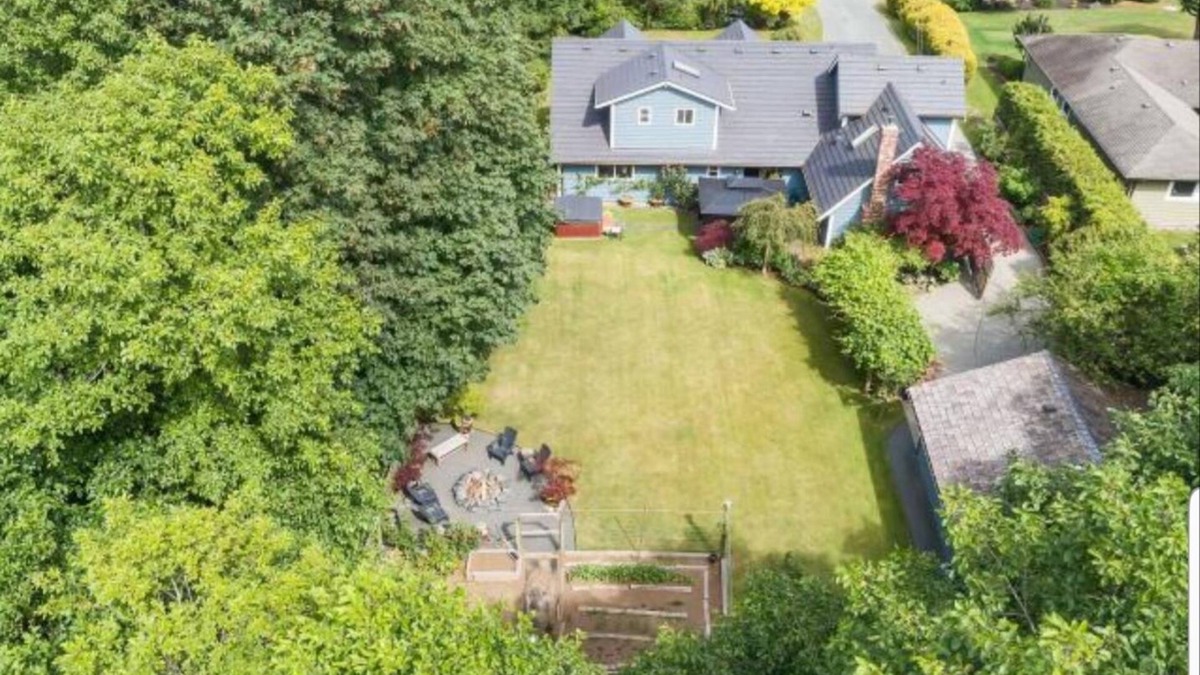 Campbell River House | Spacious House 2 Blocks from the Beach