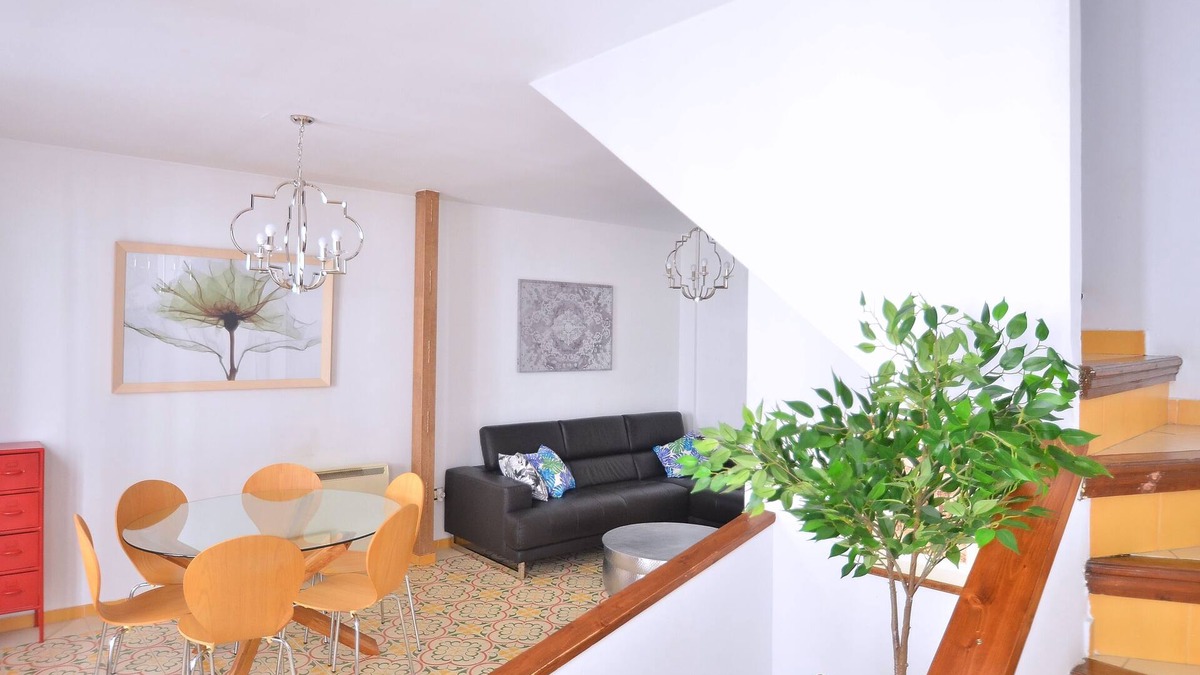Beiro House | Spacious house for 6 persons, Granada Centre,private garage