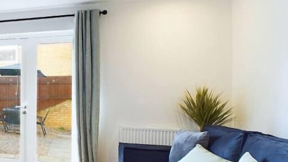 Cheltenham House | Spacious House | Parking | Business & Leisure