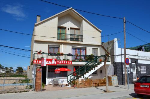 Deltebre House | Spacious House in Deltebre with Terrace