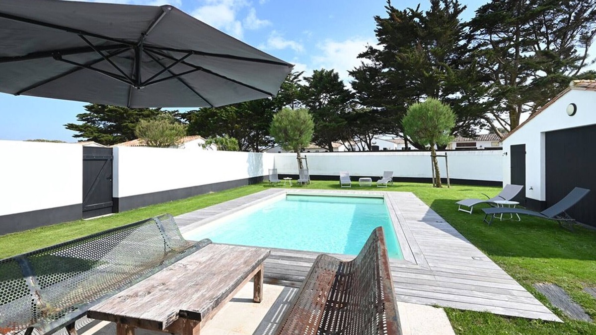 Bourgenay House | Spacious house in Ile de Ré with pool and parking