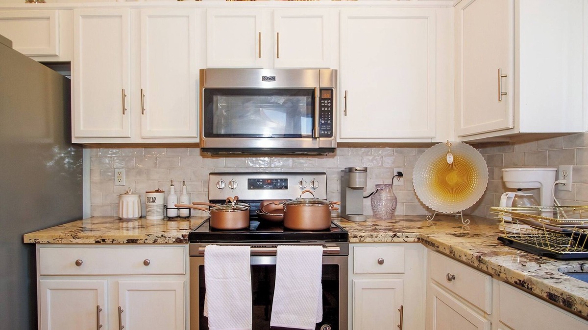 Sundance Ranch House | Spacious house in lovely Phoenix with free WiFi, AC, BBQ & Hotel rooms style