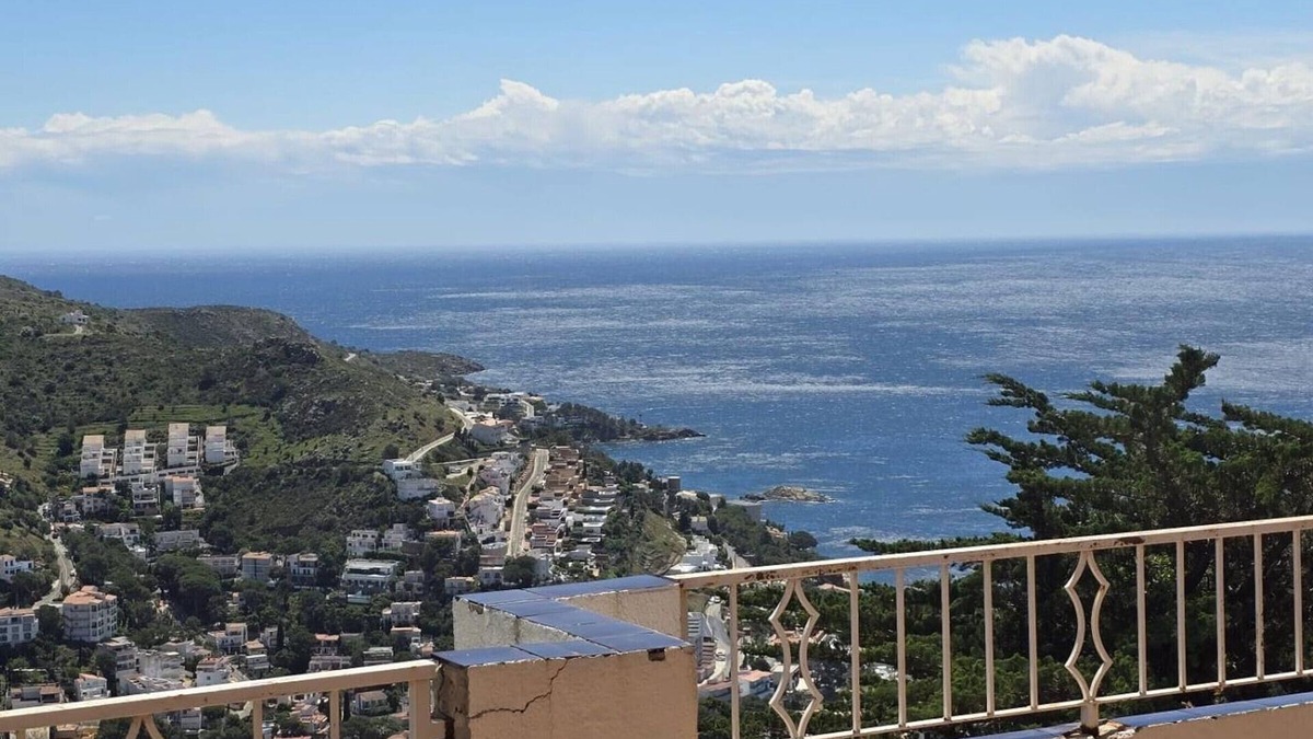 Almadraba-Canyelles Villa | Spacious house in Roses for 16 people with pool and large parking