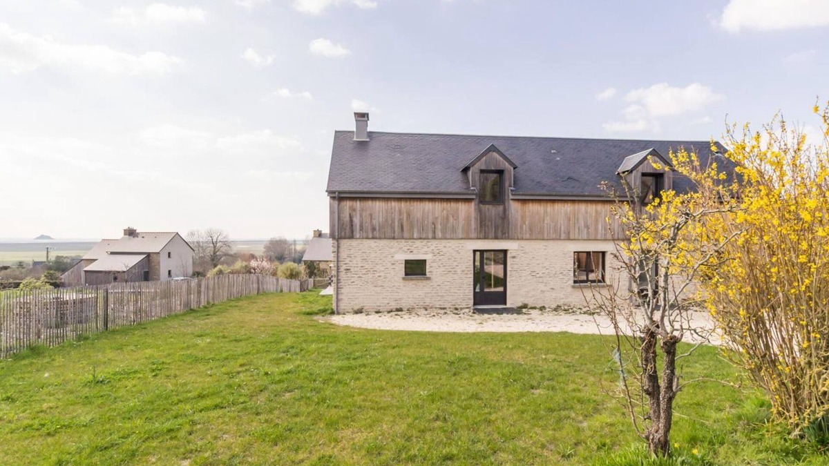 Vains Cottage | Spacious house near Mont Saint Michel with fireplace