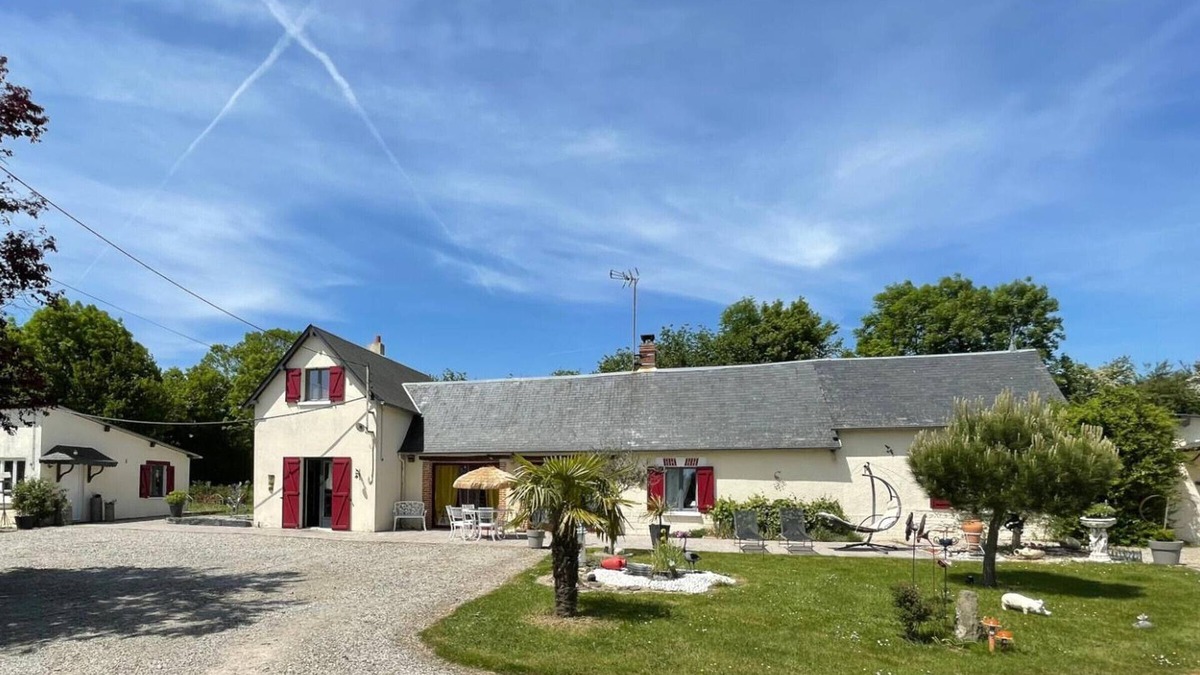 La Gonfriere Apartment | Spacious House with Garden & Studio, Close to Nature and Leisure Activities, Pet-Friendly, Sleeps 10+
