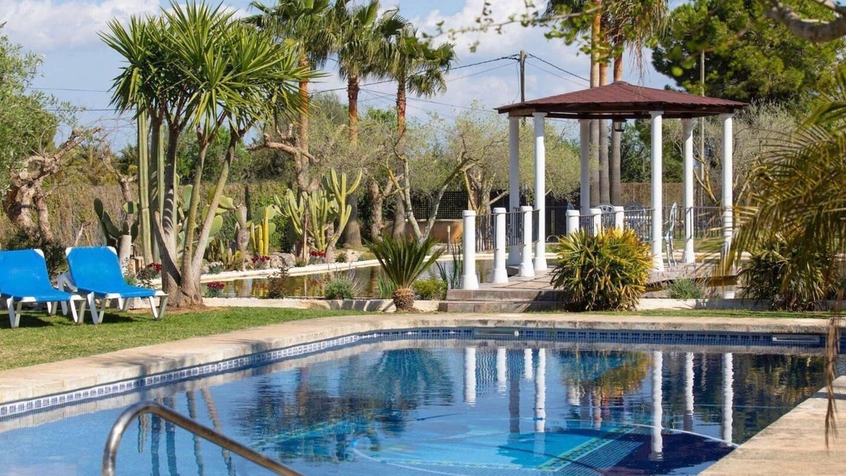 Binissalem House | Spacious house with tenniscourt, pool and Wi-Fi