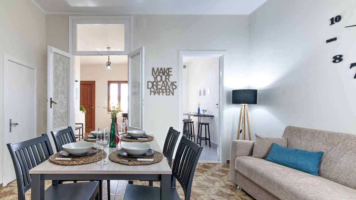 Carmiano House | Spacious House With Garden