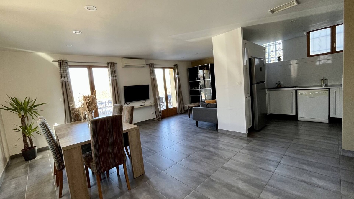 Simandres House | Spacious house with large garden and parking 20 min from Lyon