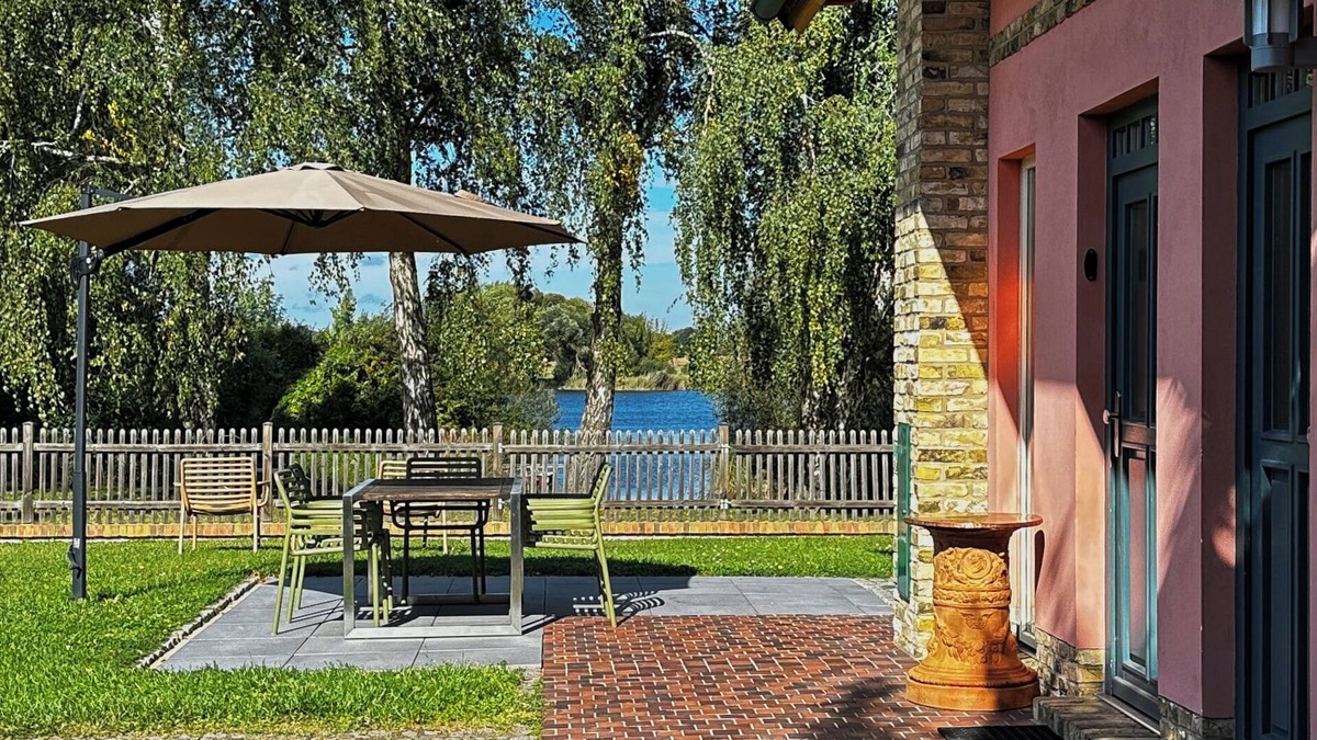 Paewesin Cottage | Spacious house with lake view, garden and rowing boat on the Beetzsee