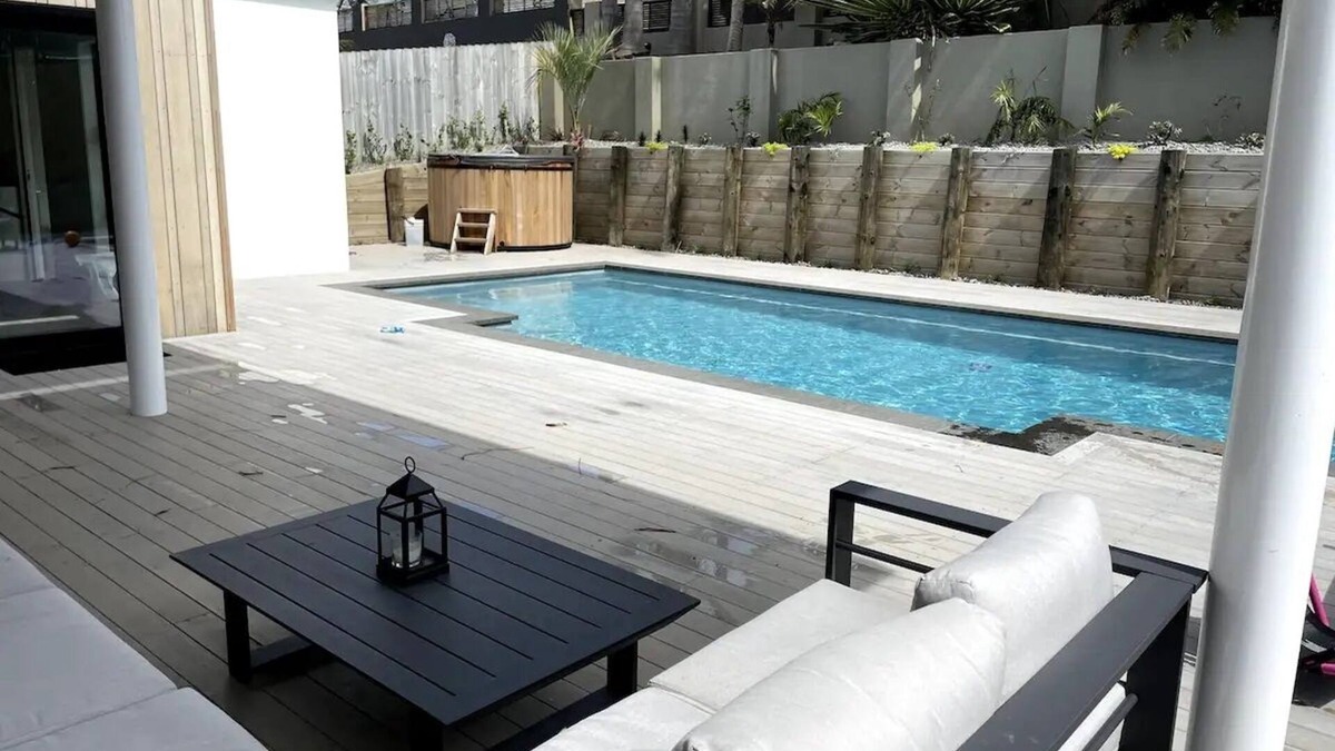 Waihi Beach House | Spacious house with pool, hot tub and pool table