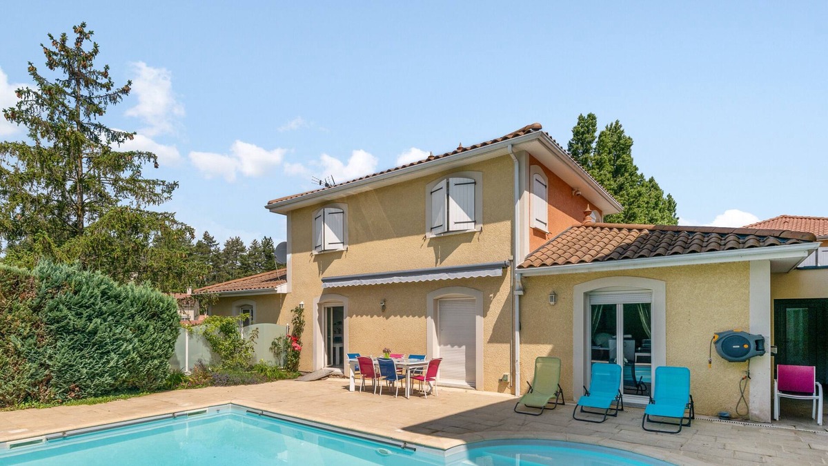 Dardilly House | Spacious house with swimming pool near Lyon - Welkeys