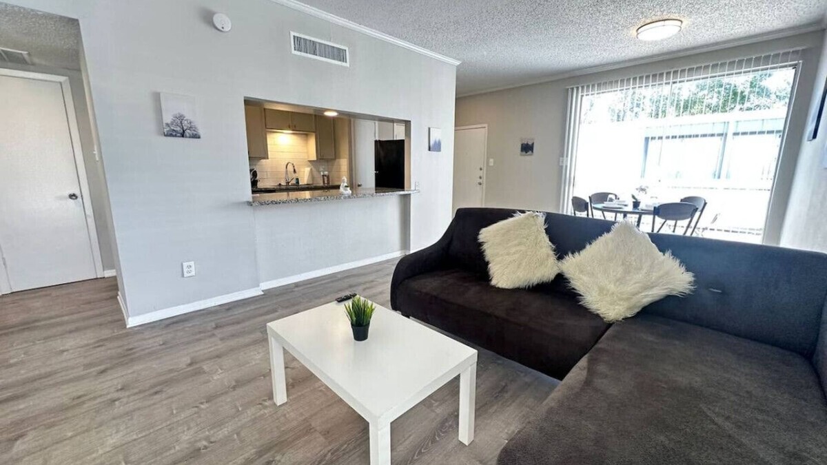 Nassau Bay Apartment | Spacious Houston Downtown, Near NASA Space Center.