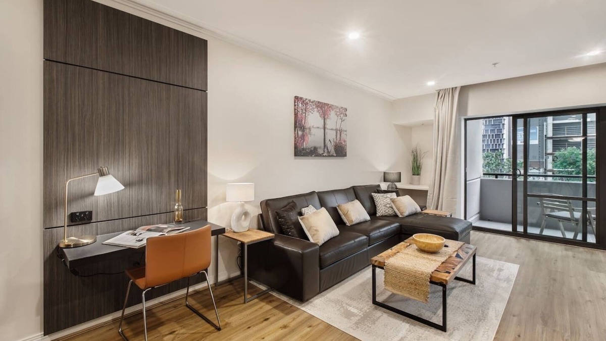 Chinatown Apartment | Spacious Inner city Stay with King Bed and Balcony