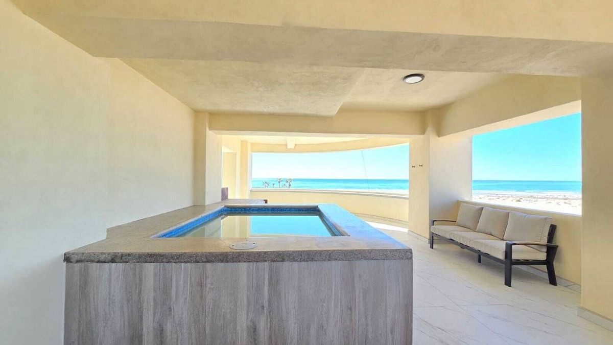 Puerto Penasco Condo | Spacious jacuzzi on patio balcony 4 Bedroom Condo