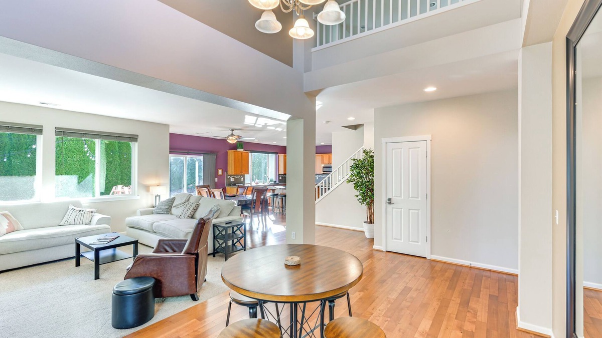 Kent House | Spacious Kent Home Near SeaTac Airport w/Patio