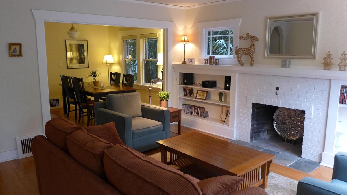 Ladd's Addition House | Spacious Ladd's Addition Townhouse for Extended Rentals - 31 Days or more