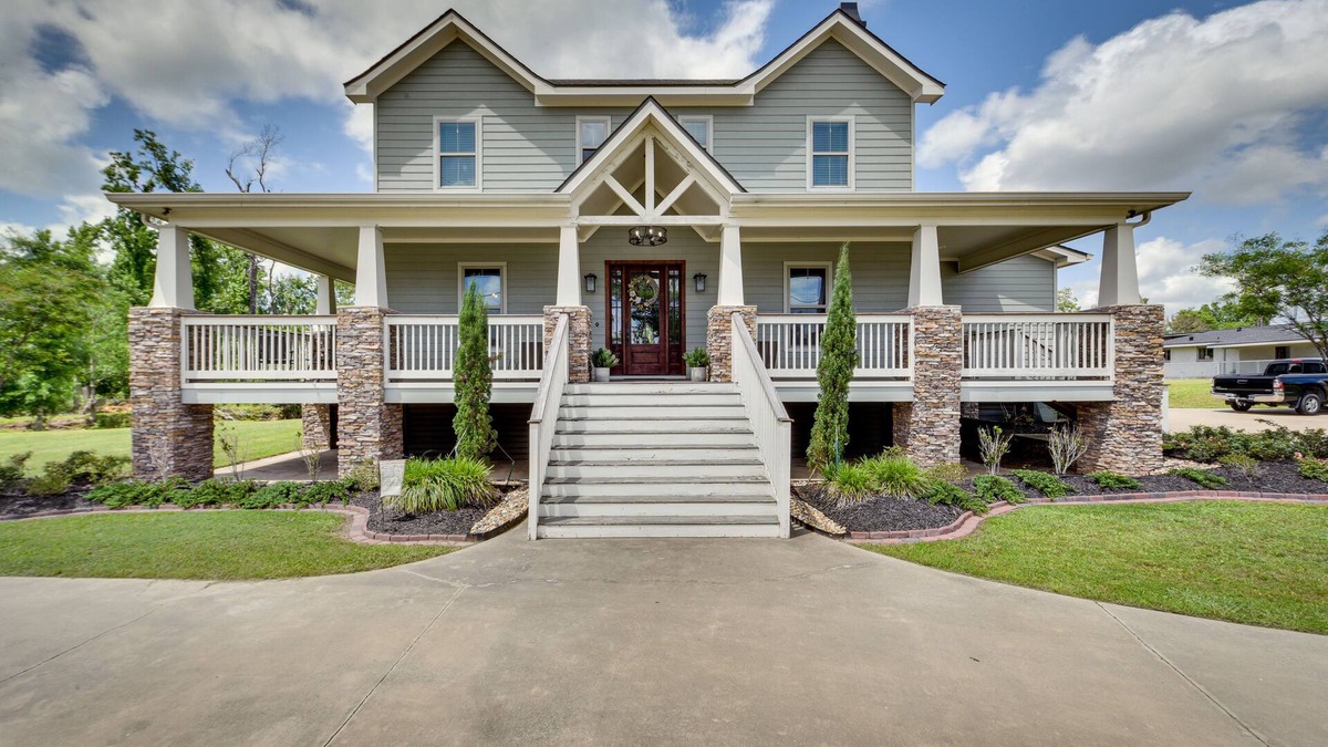 Prien House | Spacious Lake Charles Craftsman - Pet Friendly!