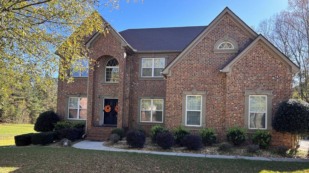 Covington House | Spacious Lake Front Retreat 7bd Slps 14+, Hoops, Gym, Deck, Theater Chez Sah Wah