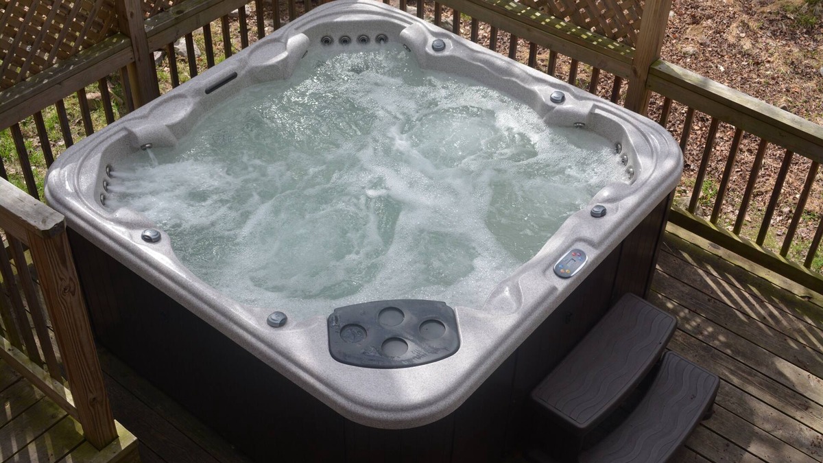 Lake Harmony Estates House | Spacious Lake Harmony Rental With Hot Tub, Pool Table, Custom Bar And Much More!