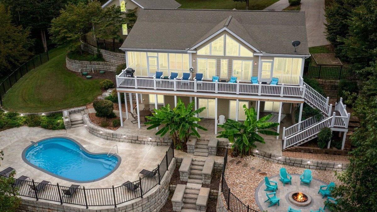 Littleton House | Spacious Lake House WITH POOL in a Cove🔹Sleeps 14🔹 Close to Shopping/Dining