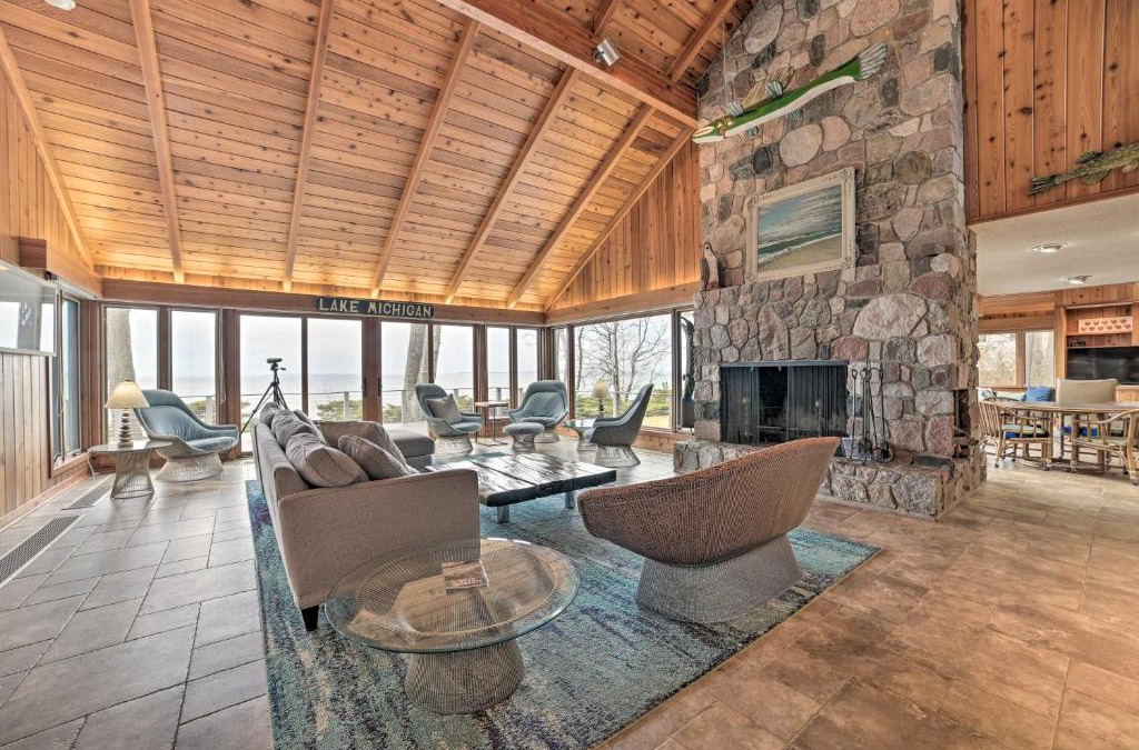 Lake Leelanau House | Spacious Lake Leelanau Home on Lake Michigan!