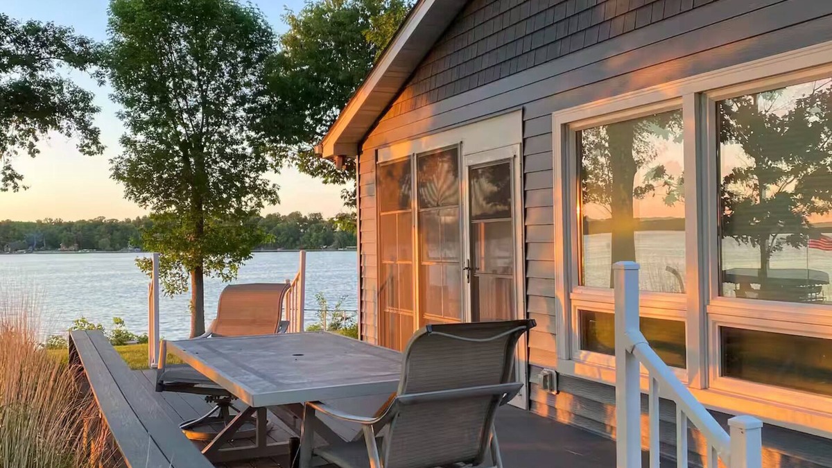 Faribault Cabin | Spacious Lake Retreat on Roberds Lake- 4BR, Game Rm, & lake activities.