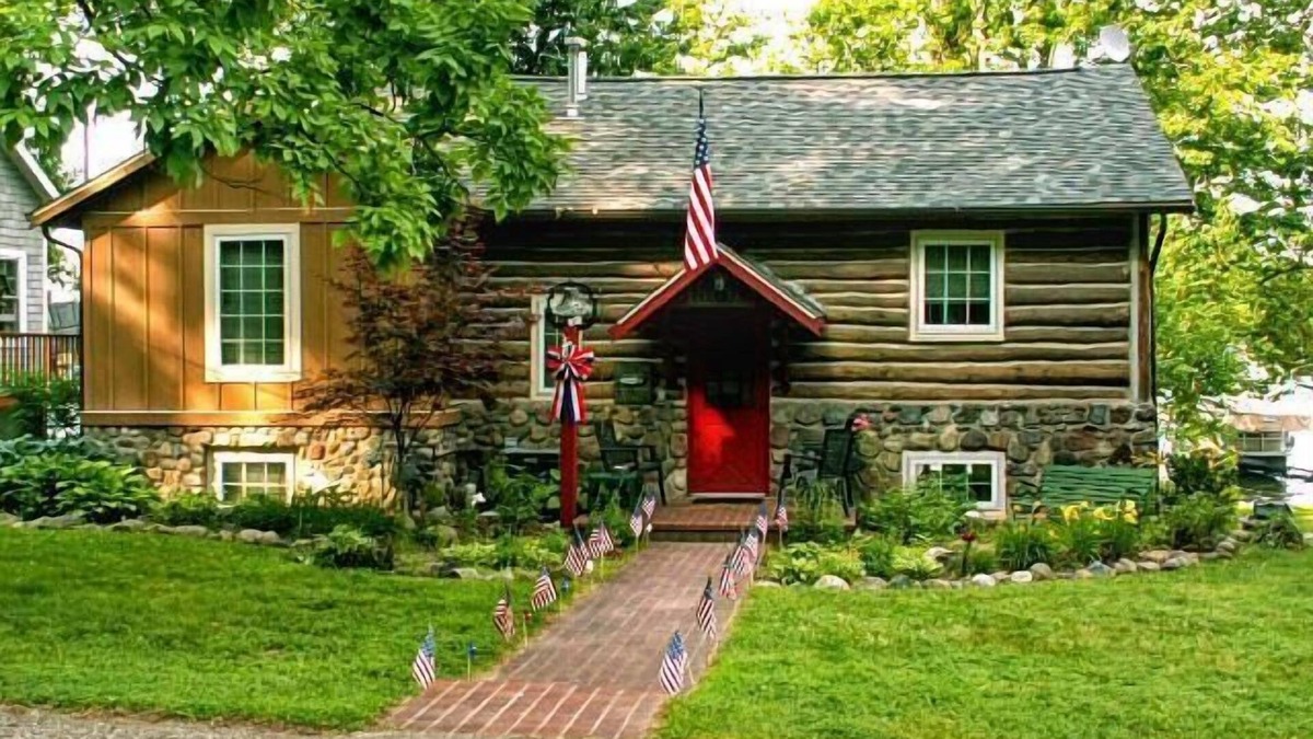 Coldwater Cottage | Spacious lakefront home. Bring family and friends!nSummer dates still available!
