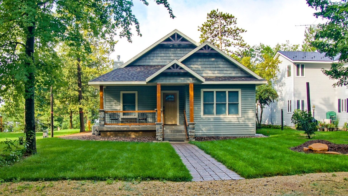 Waupaca House | Spacious Lakefront Home | 4BR/3.5BA, Sleeps 12