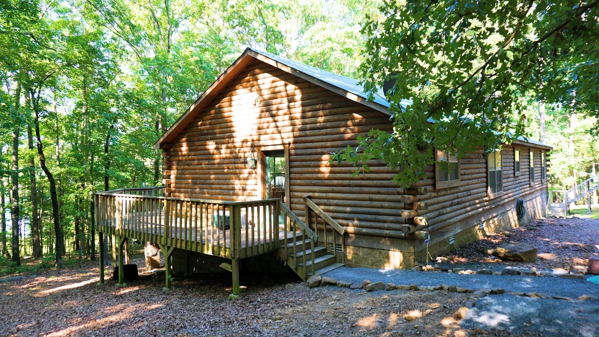 Higden Cabin | Spacious Lakefront Log Home Retreat