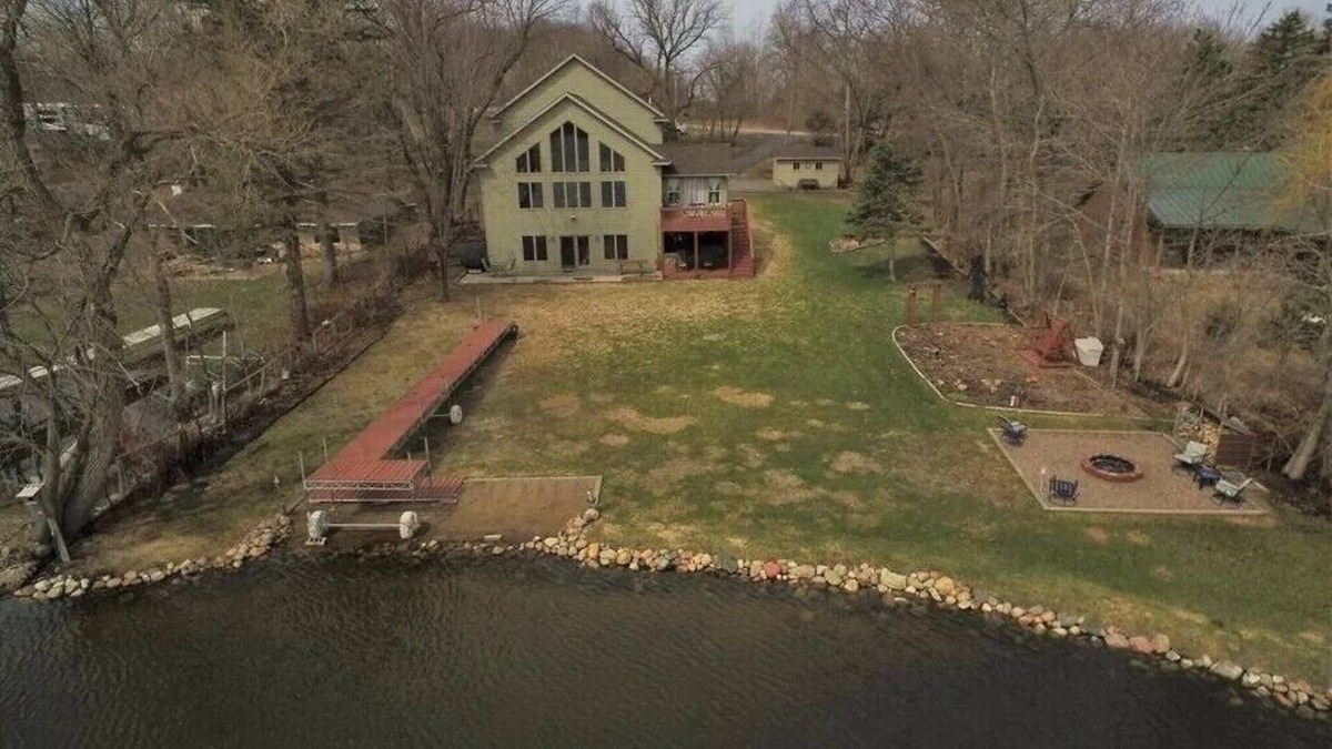 Burtrum House | Spacious Lakehome on Long Lake in Burtrum, MN: 3 Bedroom/Bath, 2 Kitchens