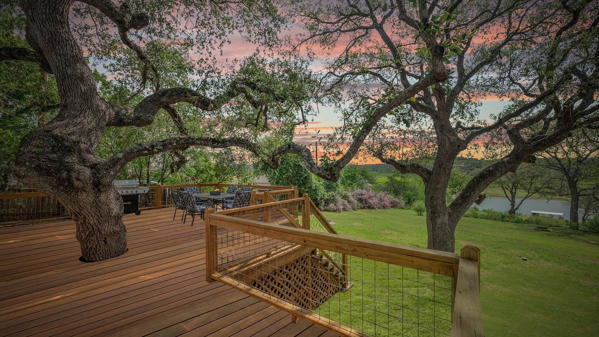 Spicewood House | Spacious Lakehouse-Dock-King bds