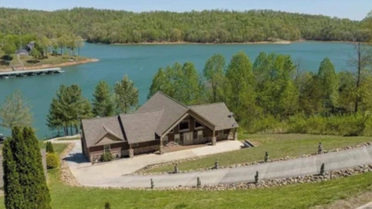 La Follette House | SPACIOUS Lakeside Home in the perfect LOCATION near all the action!