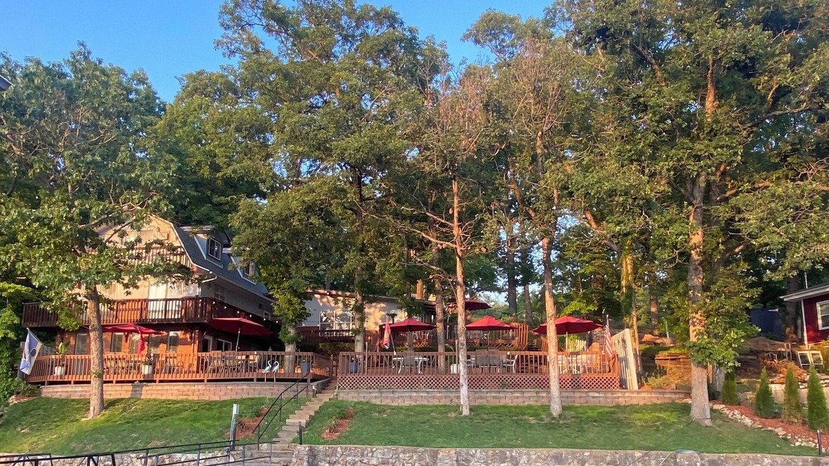 Osage Beach House | Spacious Large Family Lake Home For Rent