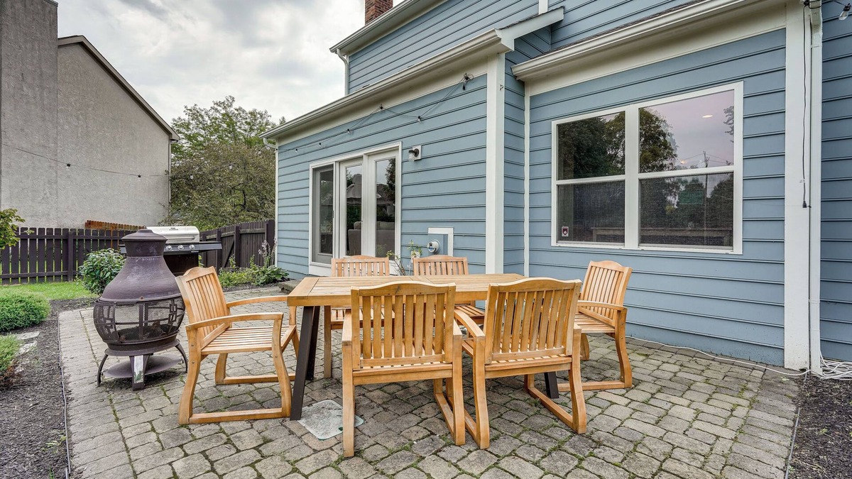 Lewis Center House | Spacious Lewis Center Home w/Yard & Gas Grill!