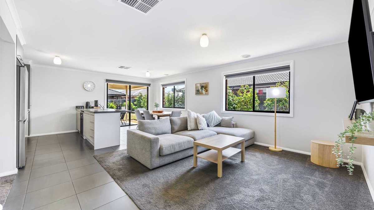 Lucas House | Spacious Living, Lucas