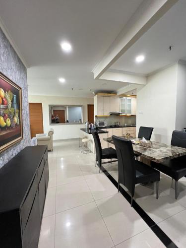 Cilandak Apartment | Spacious living room Hampton's Park Apartment