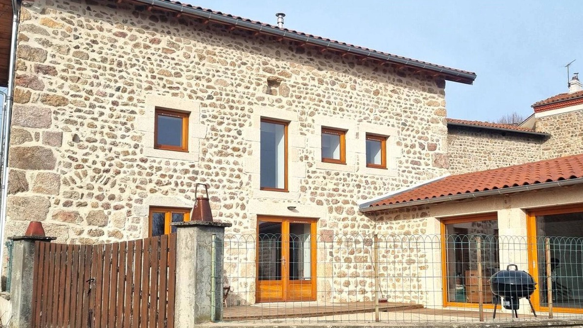Verrieres-en-Forez Cottage | Spacious lodge with terrace, 12 beds, near hiking trails